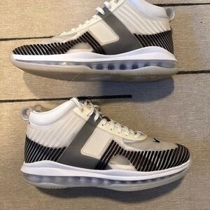 Nike - LeBron x John Elliott Icon QS “White/Black” - Size: US 11M.